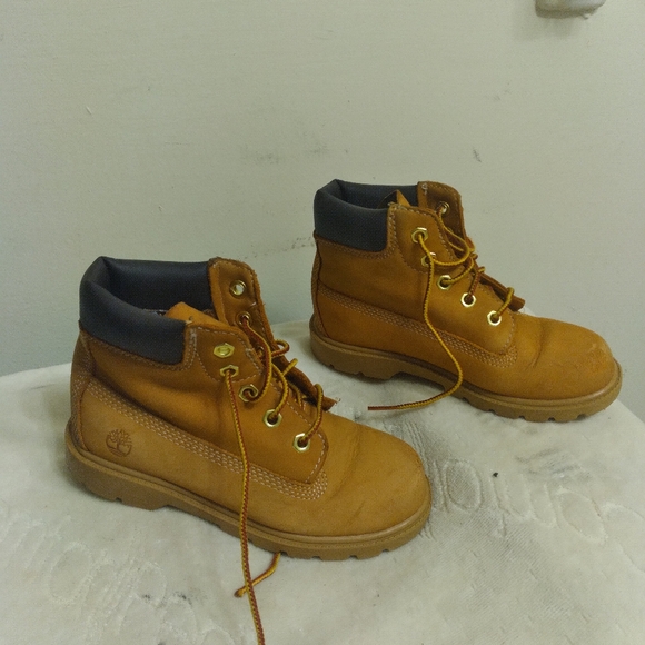 KIDS Tan Lace-Up Timberland Boots Size 11, Measures 6 Inches Inside - Picture 10 of 16